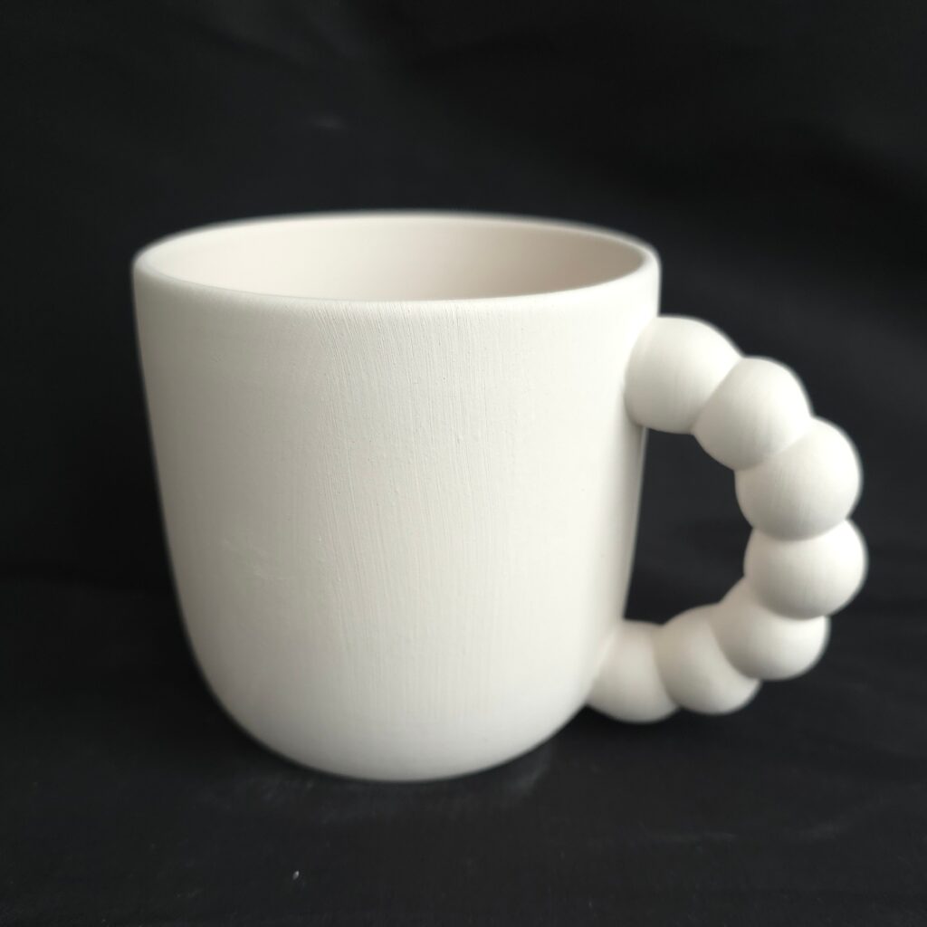 Becher mit Perlenhenkel